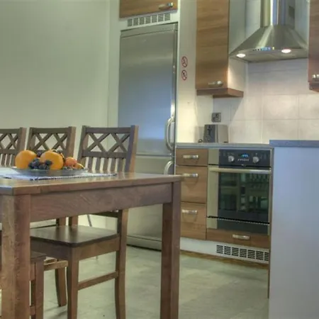 Kullasmarina Willa *